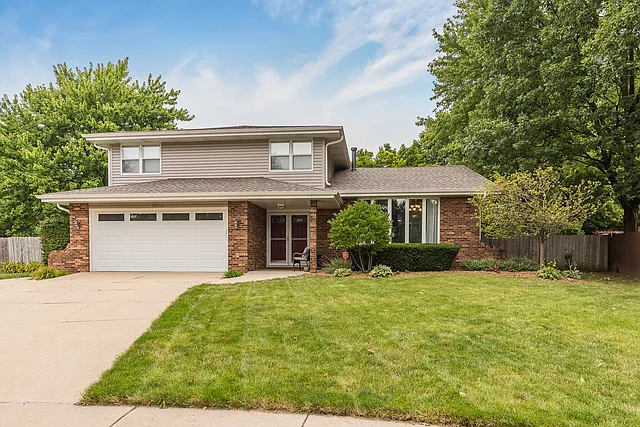 1002 Regency Ct photo 1