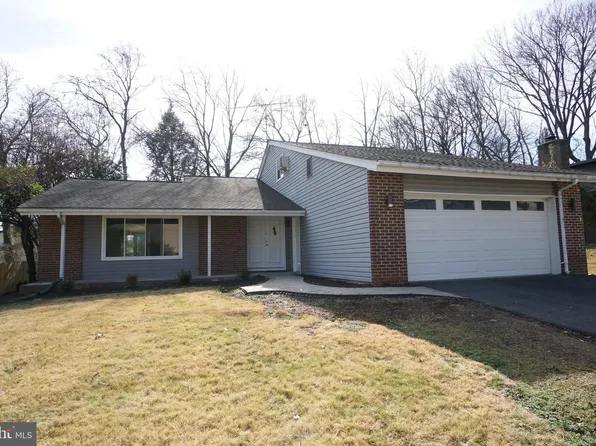 216 Penny Ln, Sterling, VA 20164