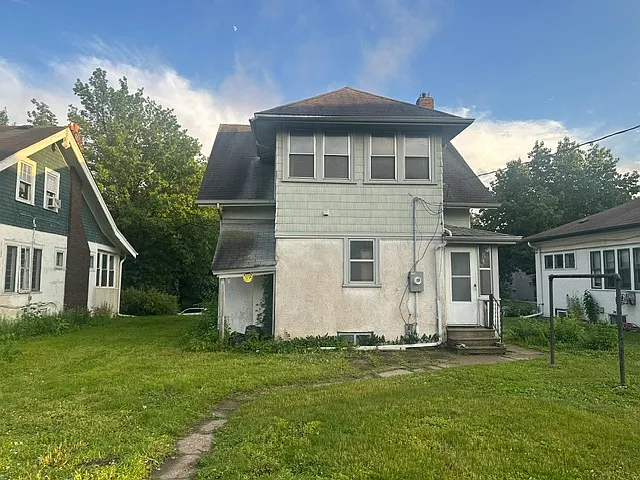 1957 Grand Ave — Photo 2