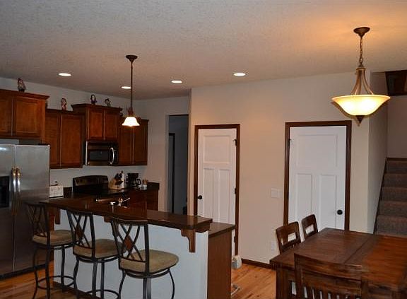5th image of 815 8th Ave NE