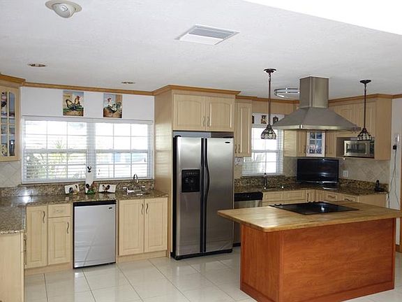 5th image of 6035 Mornay Dr