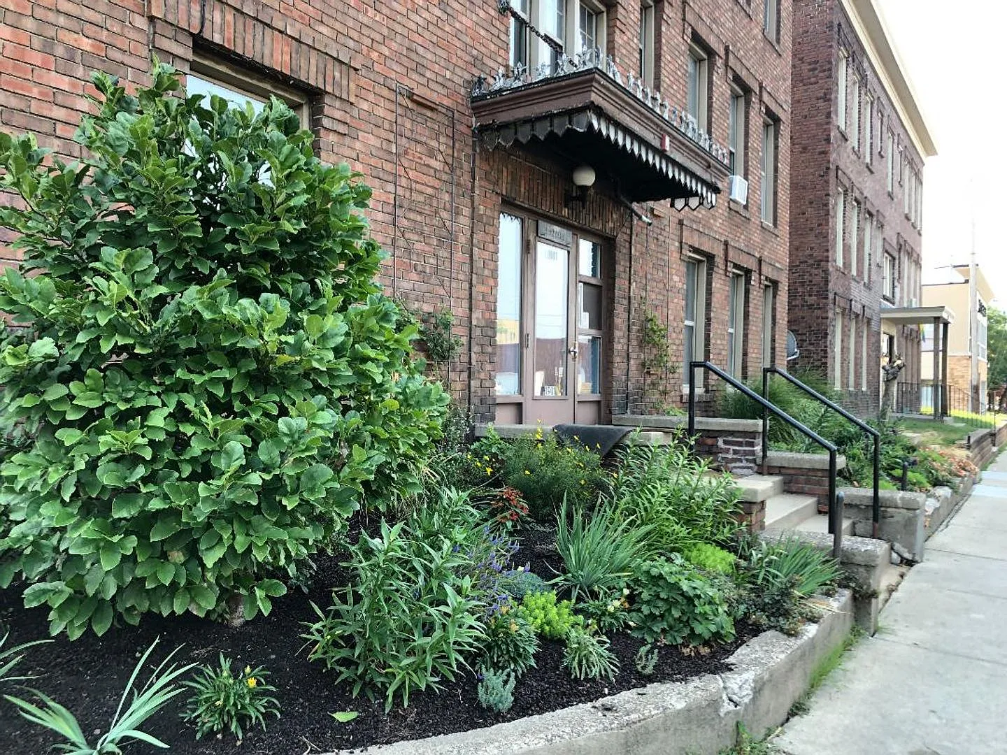 1901 Lyndale — Photo 2