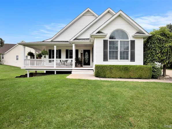 3677 Wedgewood Dr, Lapeer, MI 48446