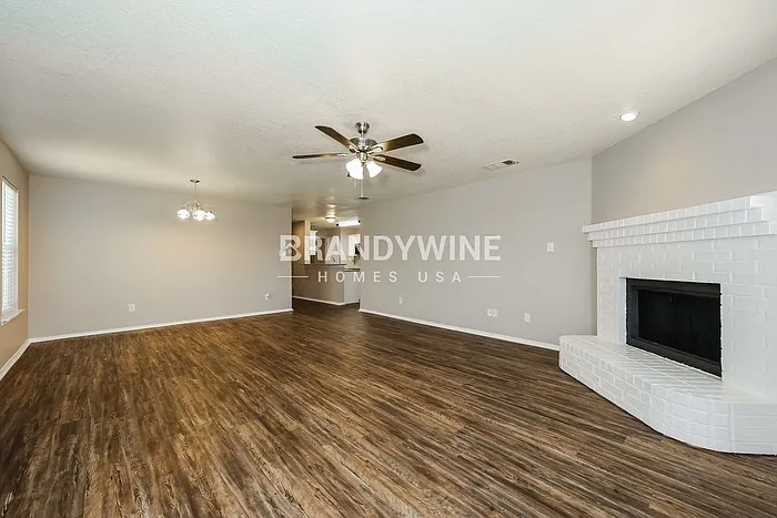 3 bed, 2.0 bath, 1744 sqft, $2,565 — Photo 4