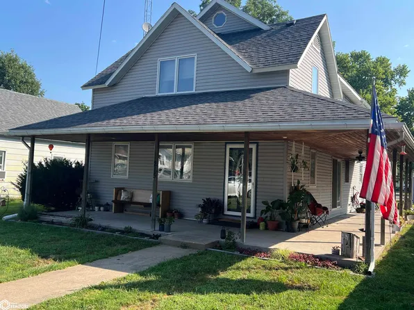 215 S Elizabeth St, Stronghurst, IL 61480