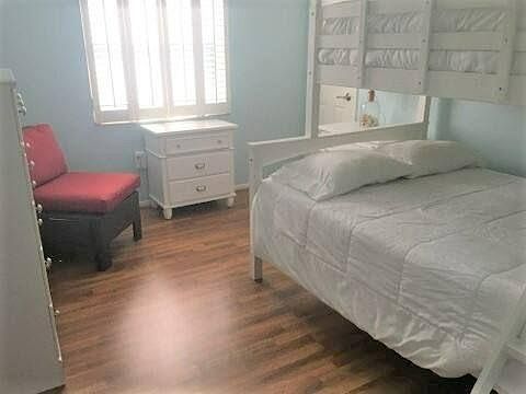 3rd image of 3223 Beneva Rd Unit 202