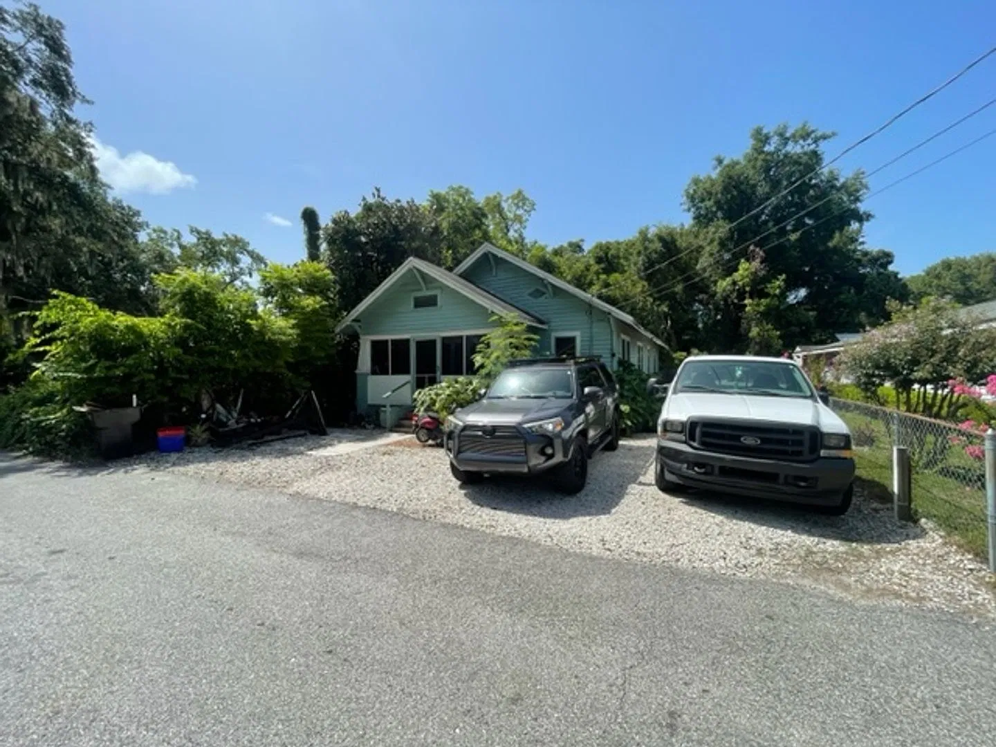 Spacious 2-bedroom, 2-bathroom House with a Study! — Photo 2