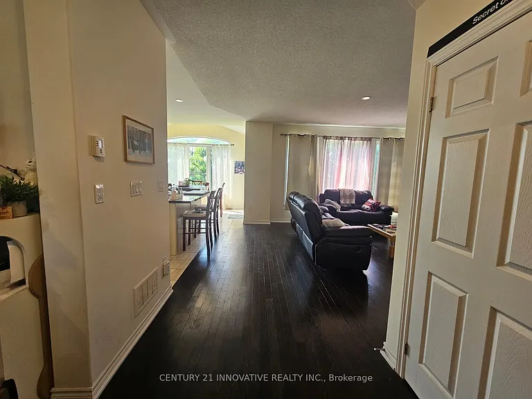219 Northglen Blvd — Photo 12