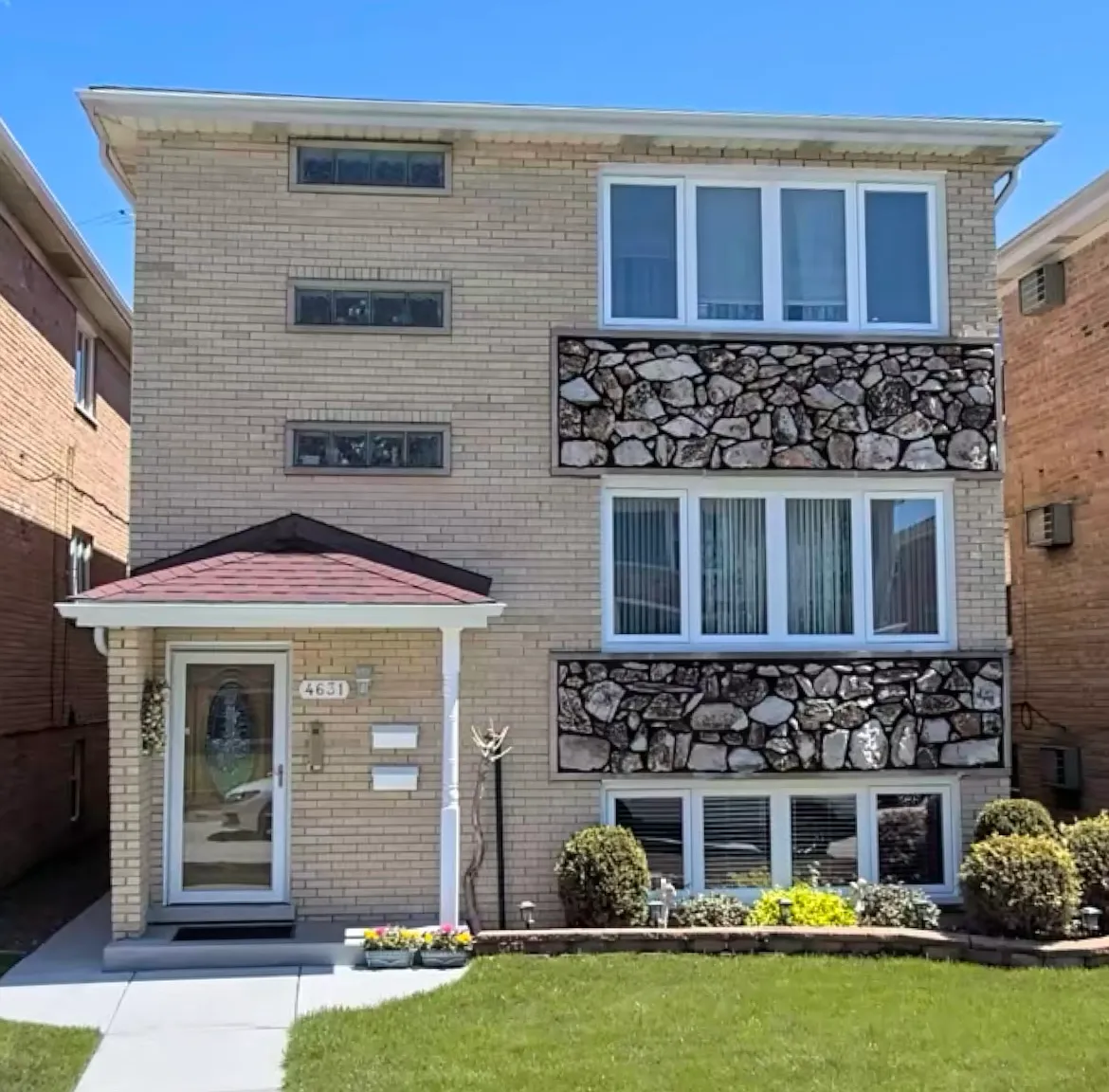 3 bed, 1160 sqft, $2,000 — Photo 1