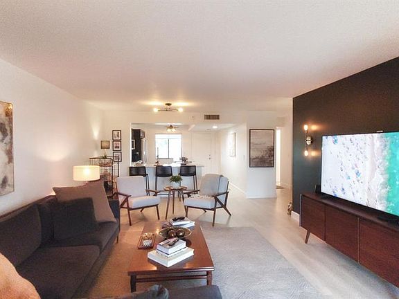 5th image of 6093 Pointe Regal Circle N #401