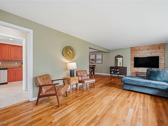 5th image of 2335 Traymore Rd