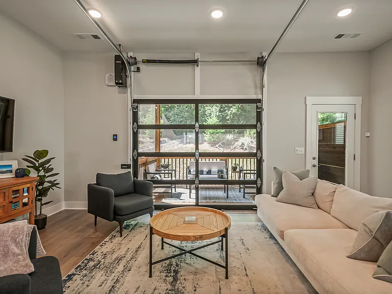 207 Stonecrest Cir — Photo 12
