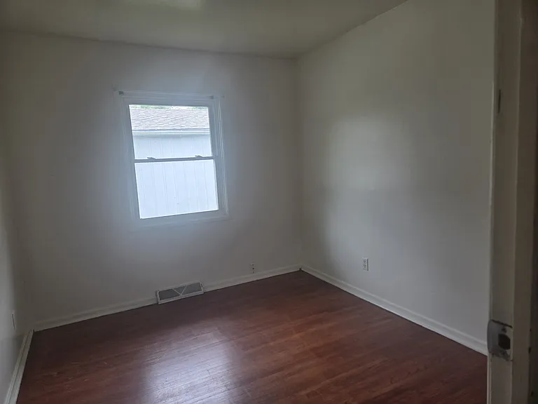 8208 N Knoxville Ave — Photo 10