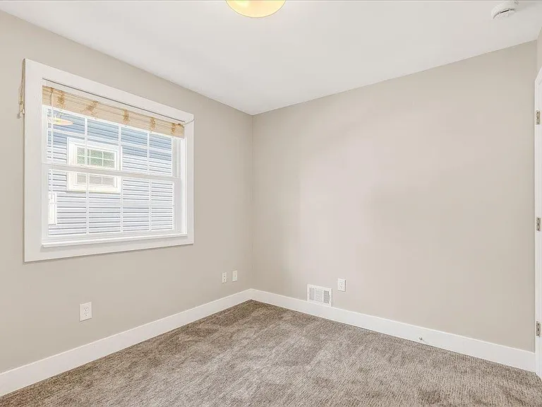 306 Roe St — Photo 23