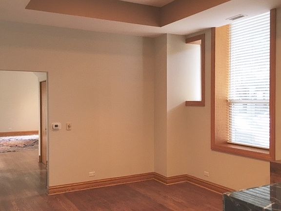 5th image of 2459 N Janssen Ave