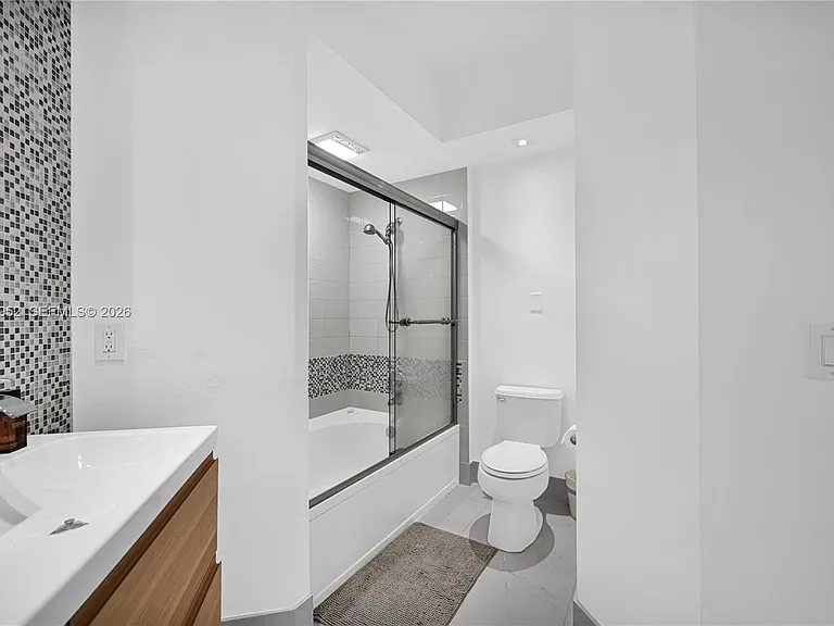 3245 NE 184th St #13104 — Photo 16