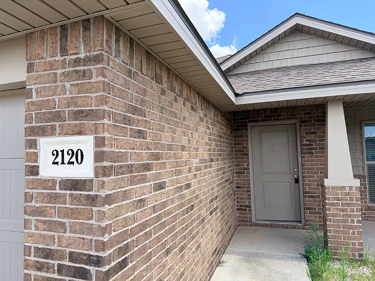 2120 N Texas Ave — Photo 1