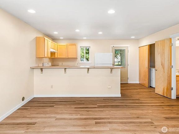 3rd image of 5863 Cedar St Unit 101