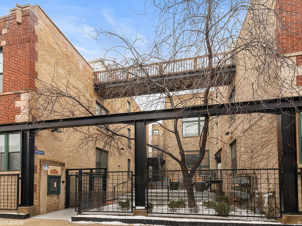 1st image of 2943 N Lincoln Ave APT 212