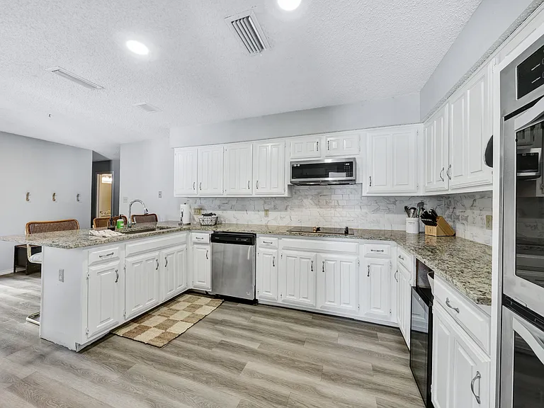 1522 Springtree Cir — Photo 11