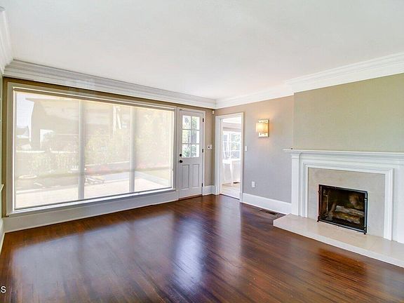 3rd image of 1251 Sunset Plaza Dr