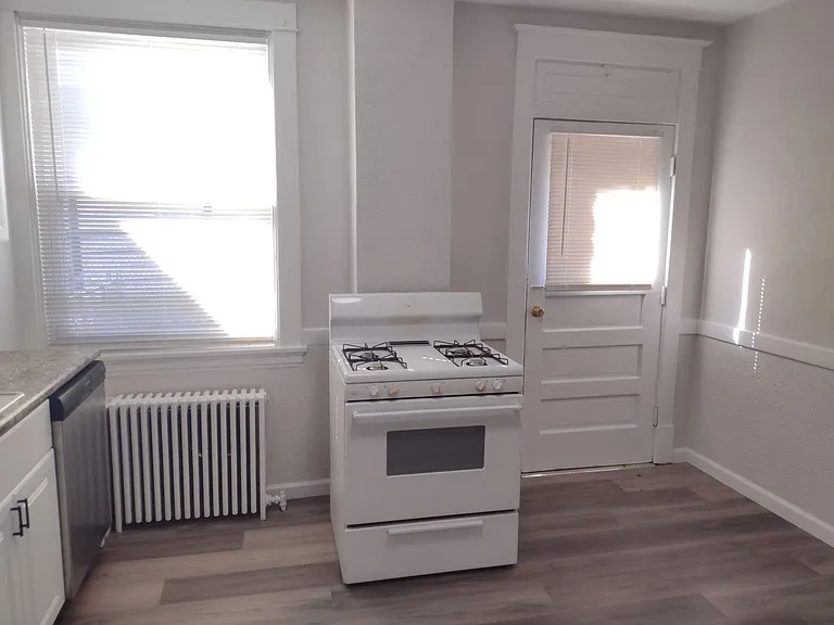 4208 Calvin St — Photo 10