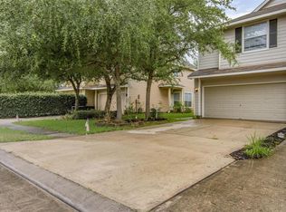 284 Brandy Ridge Ln, Dickinson, TX 77539