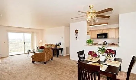 River Knolls Apartment — Photo 4