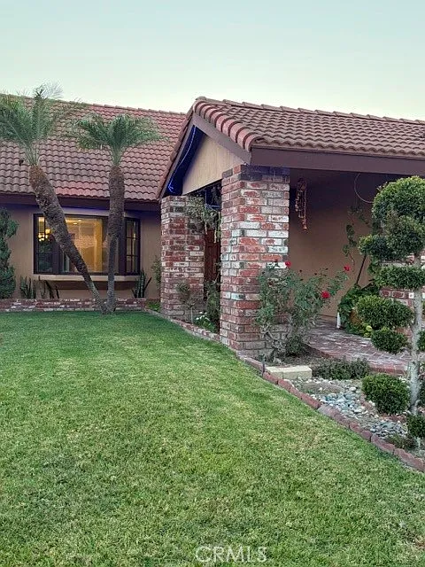 3 bed, 2330 sqft, $5,400 — Photo 2