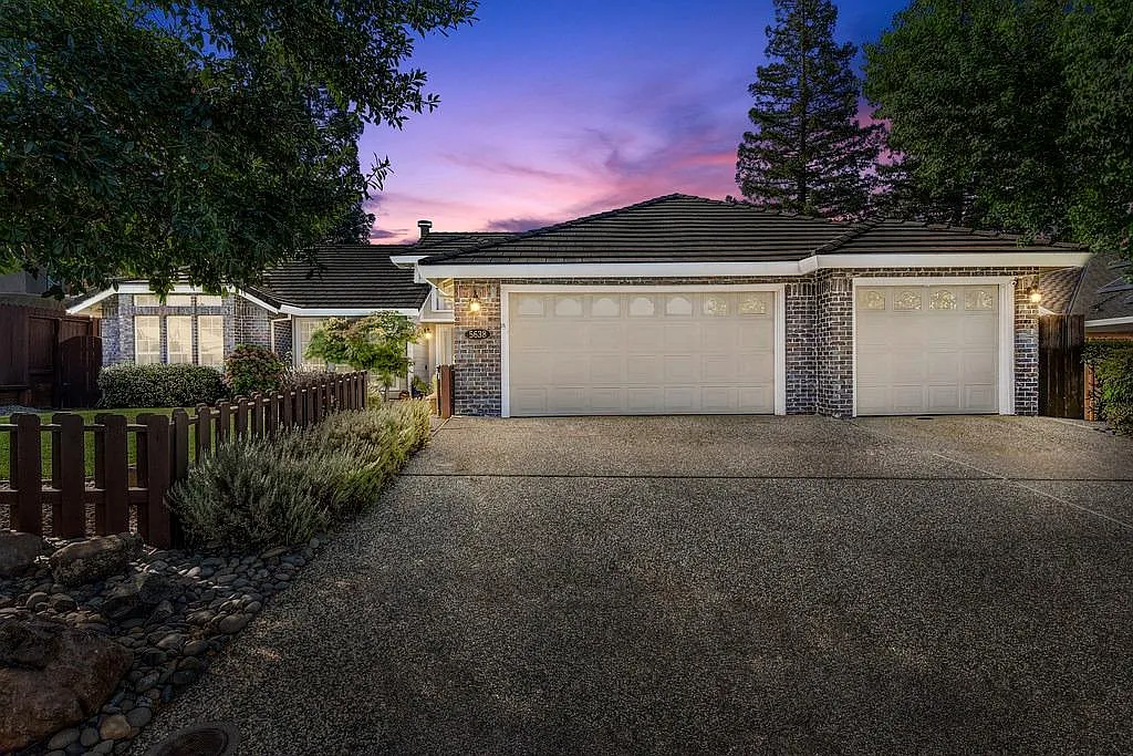 5638 Montclair Cir photo 1