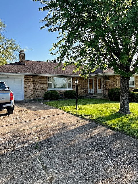 1st image of 105 W Merle Ln