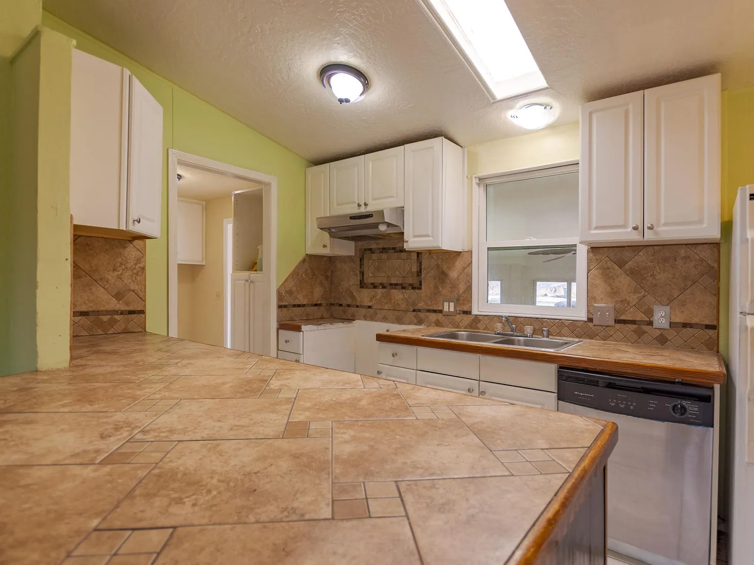 3 bed, 1680 sqft, $2,000 — Photo 4