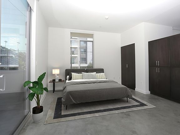 2nd image of 5700 Melrose Ave APT 207