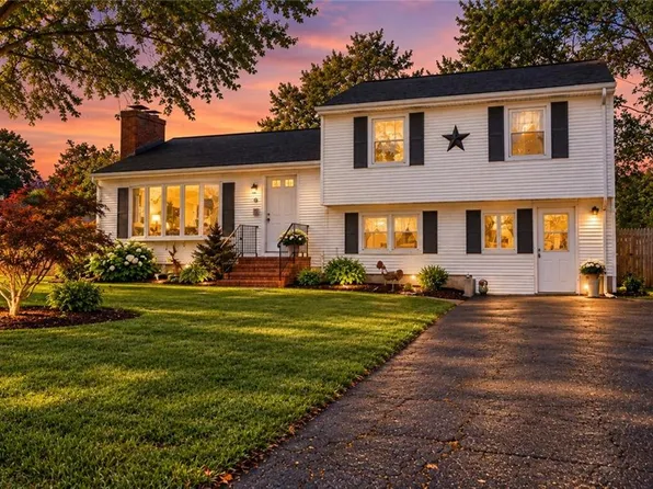 24 Parkside Way, North Kingstown, RI 02852