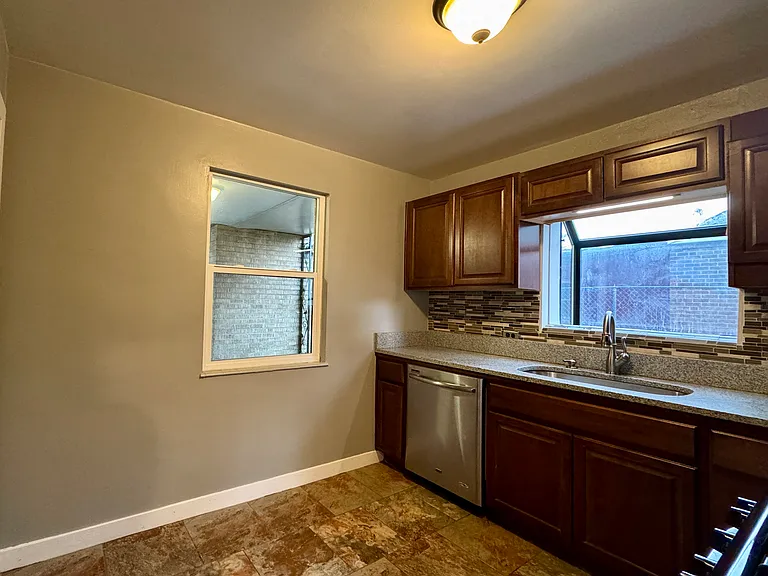 2910 Ivy St — Photo 6