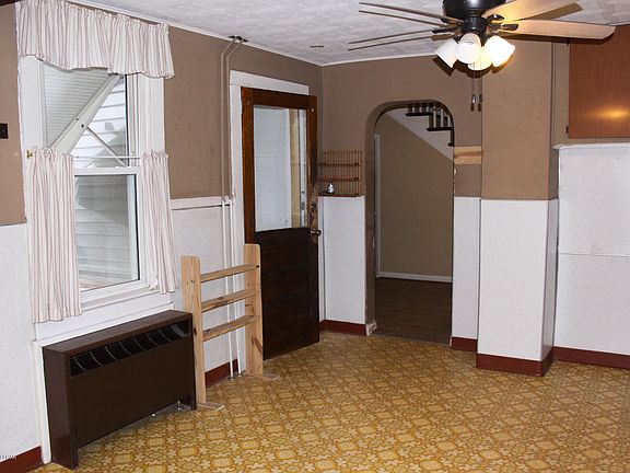 4th image of 109R Washington St