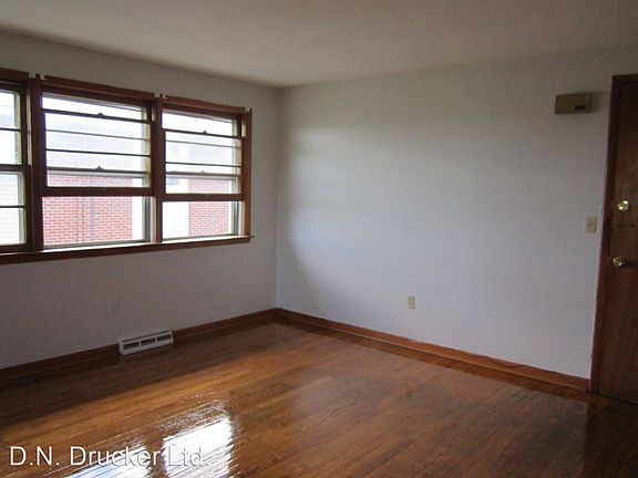 3rd image of 138 Polk St APT 5