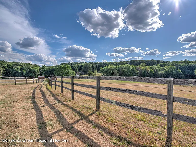 284 Millstone Rd — Photo 6