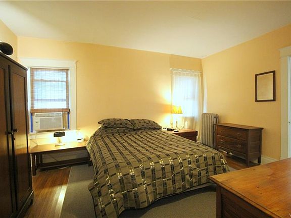 5th image of 195 Anderson Pl