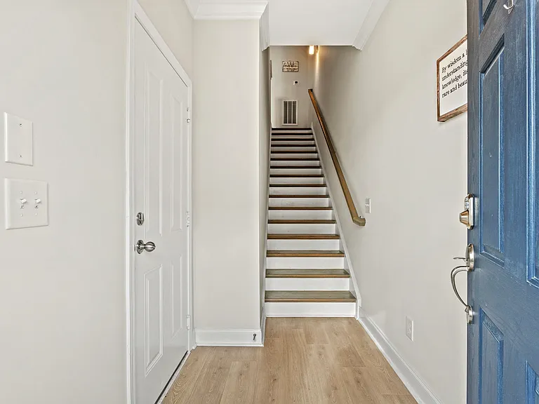 833 Westcott Ln — Photo 3