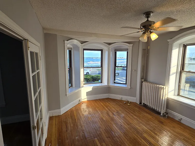 285 Lynn Shore Dr #102 — Photo 2
