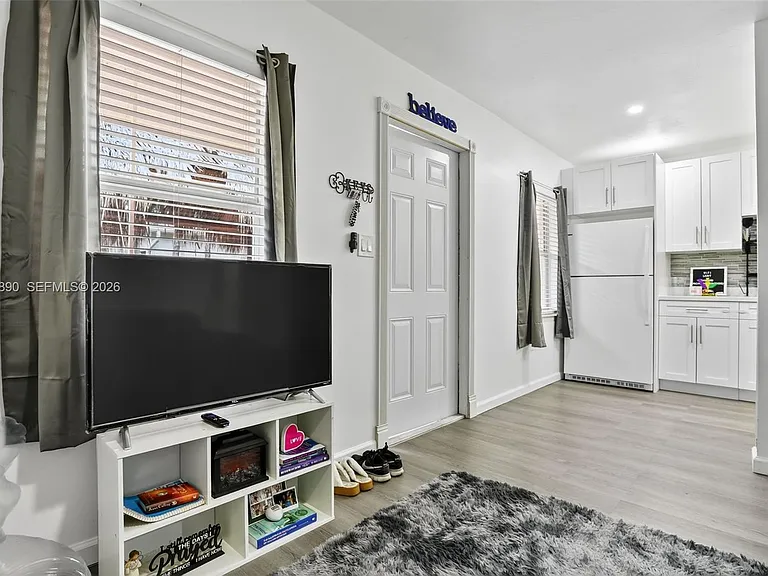 920 SW 30th St #2 — Photo 2