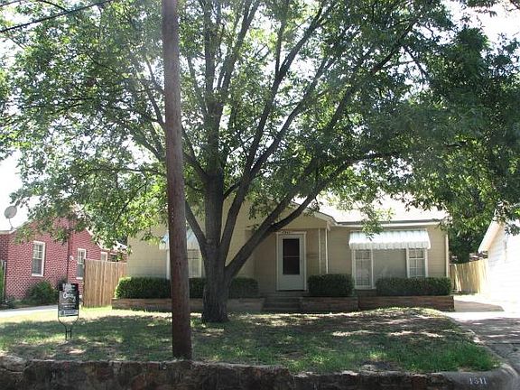 2nd image of 1311 Oak Knoll Dr