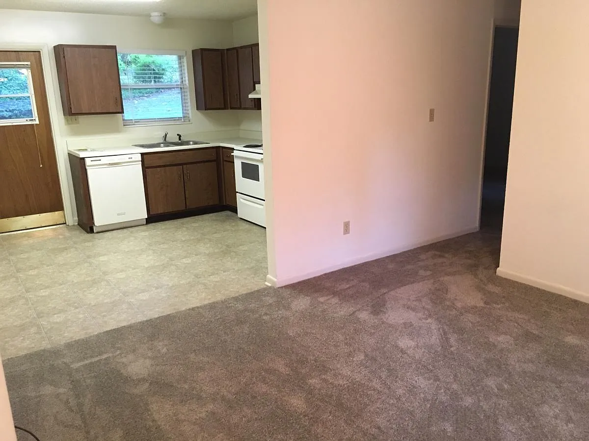 2 bed, 1250 sqft, $1,200 — Photo 2