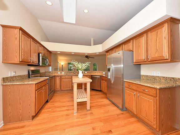 5th image of 501 White Oak Trl