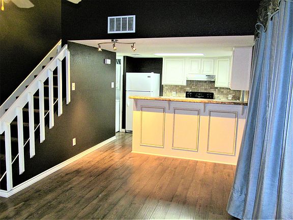3rd image of 3211 Pearl St APT 104