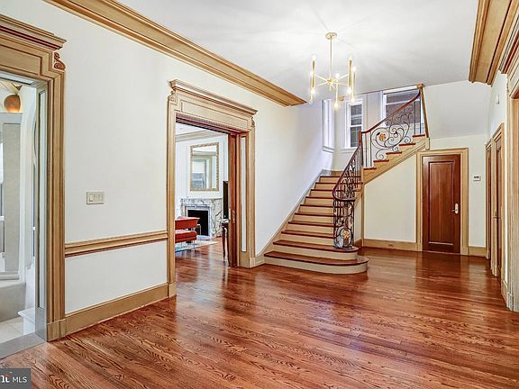 5th image of 2303 Bancroft Pl NW