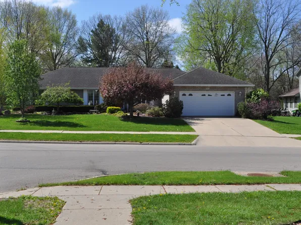 3001 Countryside Ln, Freeport, IL 61032