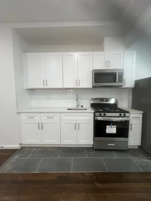 Building Photo - 101-12 46th Ave #1D