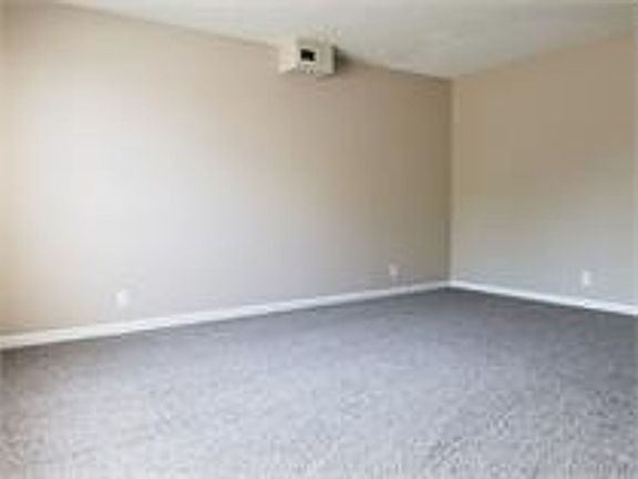 4th image of 280 Donna Dr APT A